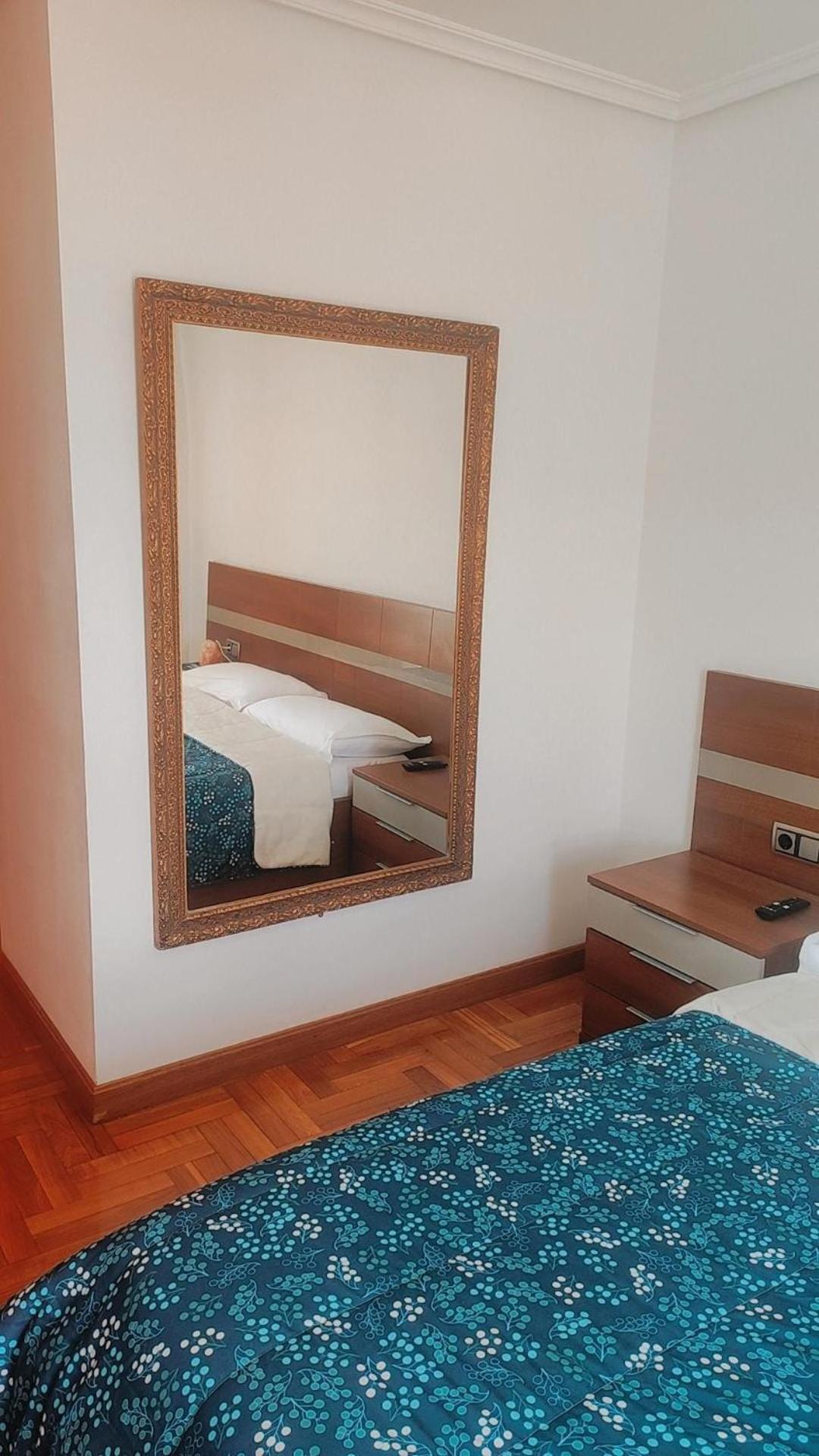 Habitacion Renfe Pamplona Buitenkant foto